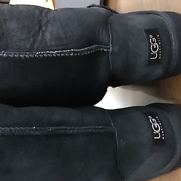 Uggs great for those cold days - Picture 2 of 4